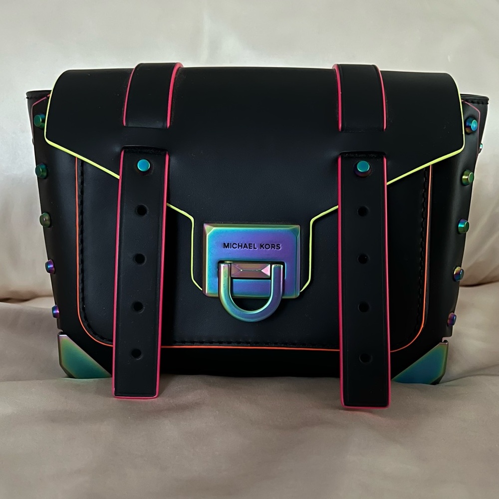 MK Small Manhattan contrast trim